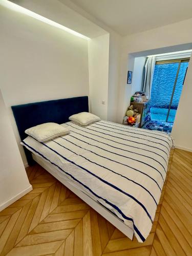 a large bed in a room with a window at Garden sea view - Victoria - Le Cannet in Le Cannet
