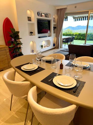 a dining room with a table with glasses and chairs at Garden sea view - Victoria - Le Cannet in Le Cannet