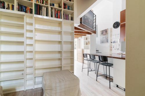 GuestHost - Welcoming Ground-Floor Apartment with Loft