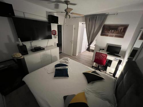 Μια τηλεόραση ή/και κέντρο ψυχαγωγίας στο Kuća za odmor Josip