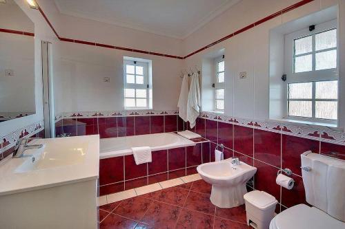 Koupelna v ubytování Villa Coelha - Table tennis and Pool Table