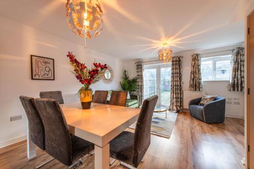 a dining room with a table and chairs at Chic House With Parking And Private Garden in Northfleet