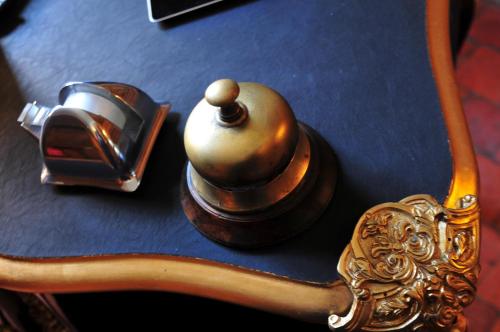a close up of a gavel and a whistle on a table at Les Glycines Vézelay in Vézelay