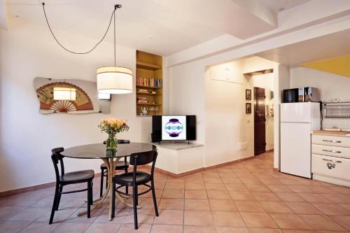 TrastevereHome - Secret Balcony, Heart of Trastevere