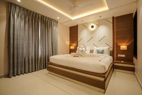 a bedroom with a large bed and a window at TreeHouse Kambers in Belgaum