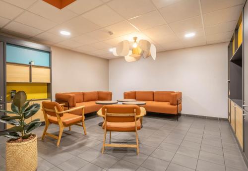 Ruang duduk di B&B HOTEL Marseille Les Ports