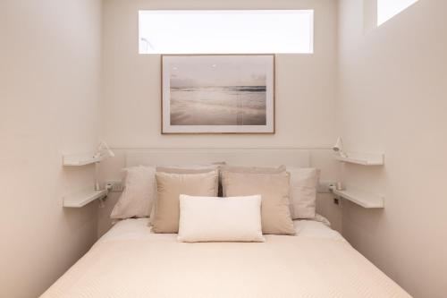 AR4 Cosy, one-bed with sea views