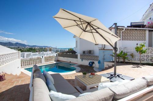 Private Beach Villa for 6 with Seaview, Pool & big Sun Terrace