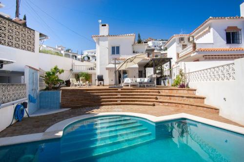 Private Beach Villa for 6 with Seaview, Pool & big Sun Terrace