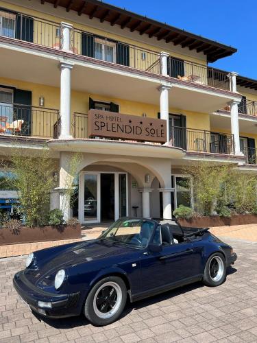 a blue car parked in front of a hotel at Spa Hotel Splendid Sole in Manerba del Garda
