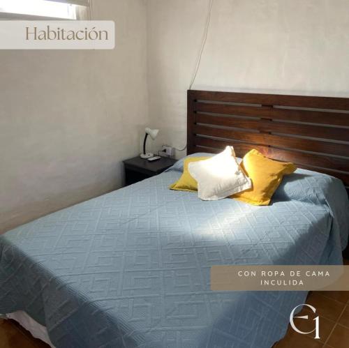 a bedroom with a bed with two yellow pillows at Estudio 1 Residencial in Santa Rosa