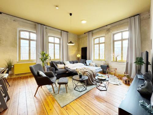 a living room with a couch and a table at Platanenblick in Schönebeck an der Elbe in Schönebeck