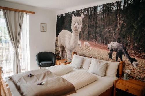 Alpakas, Lamas und Rentiere zum Grünen See