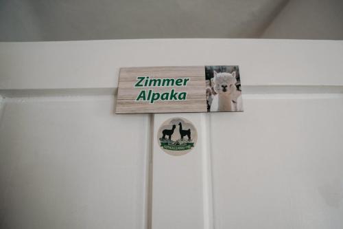 a sign on a door with a sign on it at Alpakas, Lamas und Rentiere zum Grünen See in Grossdorf