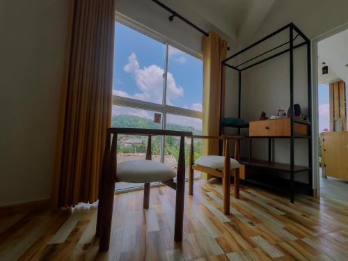 Katil atau katil-katil dalam bilik di The Kandy Home & City mirror Hostel
