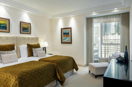 En eller flere senge i et værelse på Grosvenor House, a Luxury Collection Hotel, Dubai
