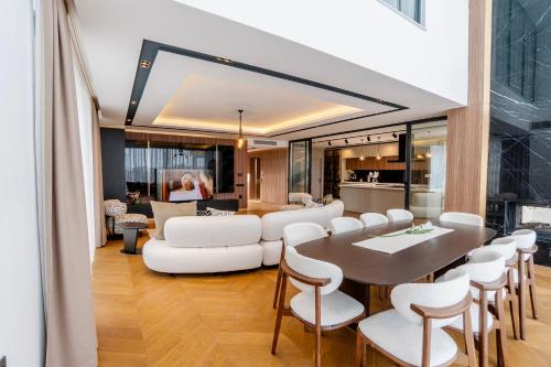 6-Bedroom Villa with Sauna & Pool