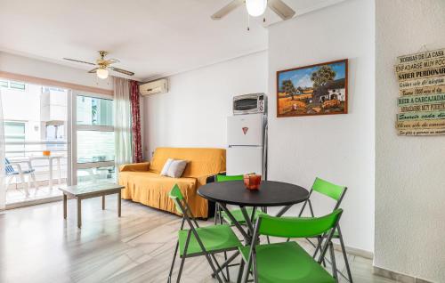 Et tv og/eller underholdning på Lovely Apartment In Roquetas De Mar