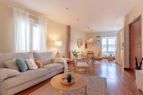 ACOGEDOR Y CON VISTAS - Casco Viejo & Parking