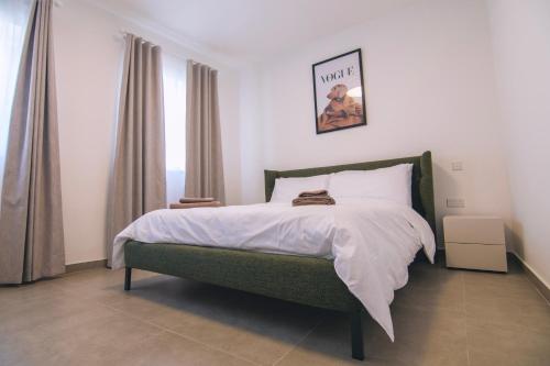 Una cama o camas en una habitación de Egħżien Suite A2 Access to Tranquil Shared Pool
