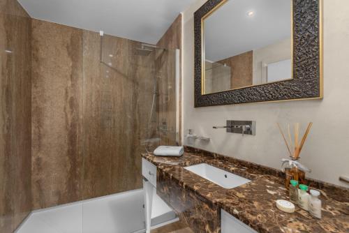 Ένα μπάνιο στο Town House Apartments