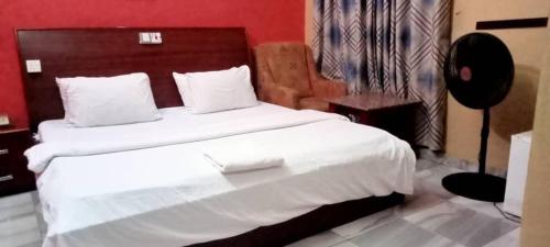 a bedroom with a large white bed in a room at Seagate Hospitality Empire in Okpuno Awka