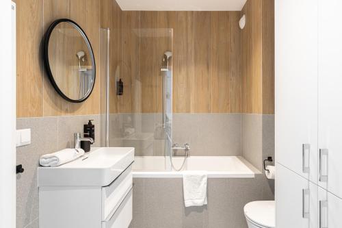 Foto Lion Apartments - Premium Apartments with Parking in the Center of Gdańsk 3
