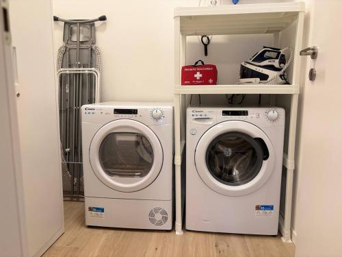 a laundry room with a washer and a dryer at Casa Angelina in Barlassina