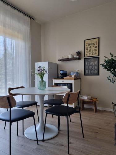 a table and chairs in a room with a kitchen at Casa Angelina in Barlassina