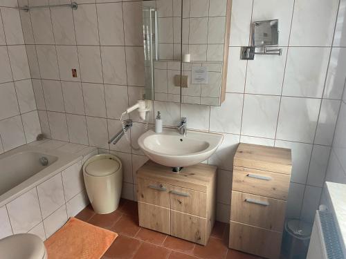 Ένα μπάνιο στο Ferienwohnung Klaus