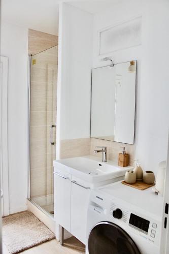 Photo de la galerie de l'établissement Chambre PRIVÉE dans appartement PARTAGÉ - Les Charmettes Mérignac - Tram A - WIFI - REF B1, à Mérignac