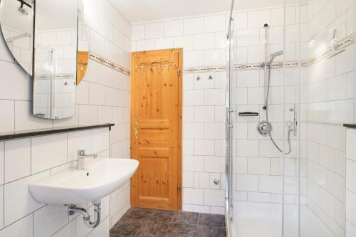 Ένα μπάνιο στο Ferienhaus CARPE DIEM in Gager WE 03 direkt am Bodden