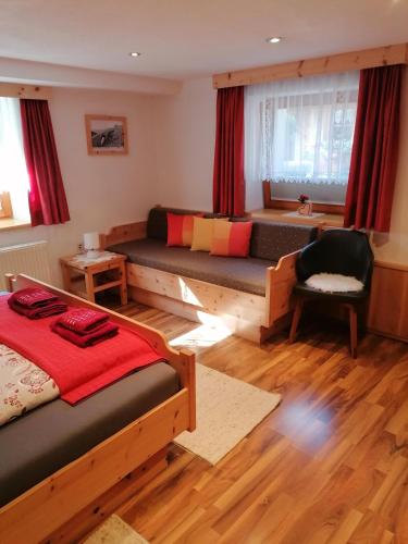 a bedroom with a bed and a desk in it at Hänsler's Hof in Arzl im Pitztal