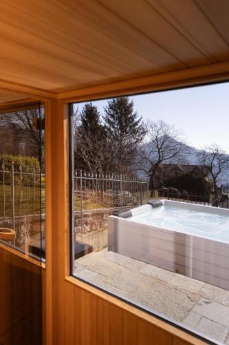 a view of a tub through a window at Ca' Baetti l'Antica Corte in Roncola