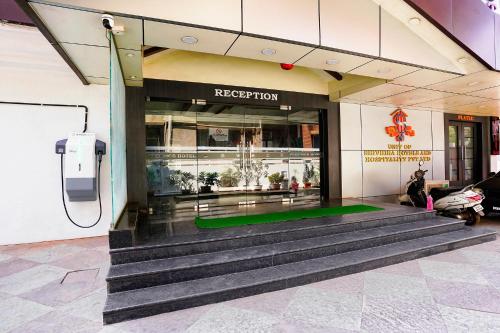 a store front with stairs in a building at FabHotel Prestige Nr Maapusa Bus Stop in Guirim