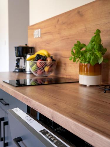a kitchen counter with a bowl of fruit on it at Apartamenty Wisła Krzywa 8, wanna z hydromasażem, basen zewnętrzny in Wisła
