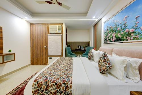 a hotel room with a bed and a table at Hotel Dream World - Free Airport Drop in New Delhi