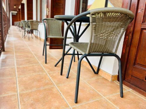 a row of chairs sitting at a table at Hegyalja Fogadó in Sárospatak