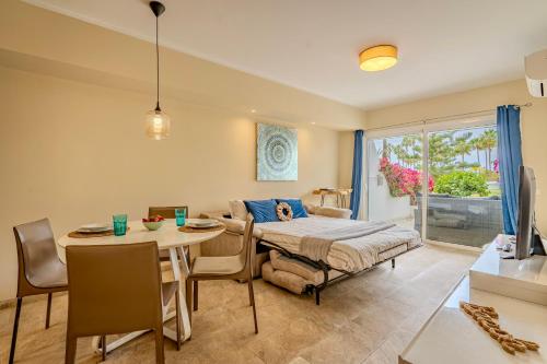 Apartamento con terraza en primera línea El Duque, Altamira