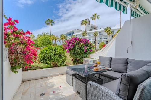 Apartamento con terraza en primera línea El Duque, Altamira