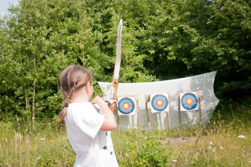 Επισκέπτες που μένουν στο Fallow Fields Camping, Lathe Barn