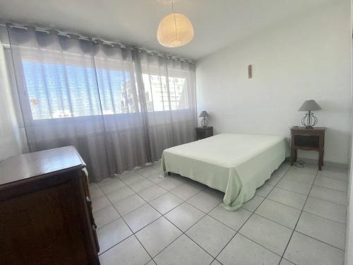 LA GRANDE MOTTE - BEL APPARTEMENT POUR 4 PERSONNES - VUE SUR MER - PARKING