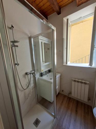 a bathroom with a shower and a sink at Casa Romeo lago di Como in Abbadia Lariana