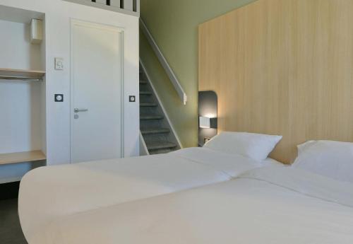 Katil atau katil-katil dalam bilik di B&B HOTEL Le Mans Nord 2