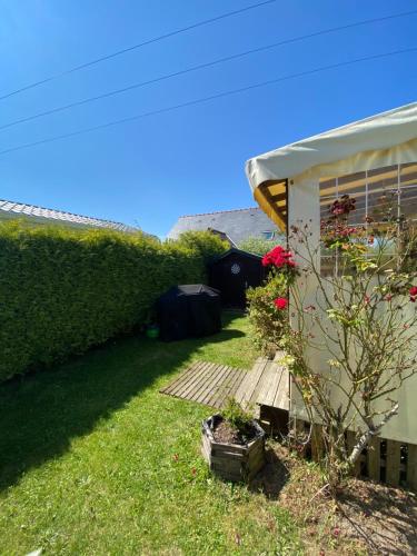 Κήπος έξω από το Mobile home à Cancale