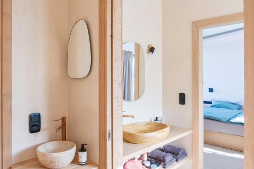 Ένα μπάνιο στο Villas Alisseos