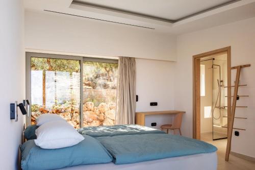Ένα ή περισσότερα κρεβάτια σε δωμάτιο στο Villas Alisseos