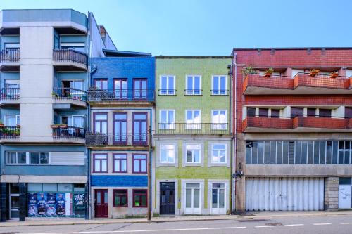 Ekaterine Uptown
