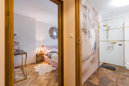a bedroom with a bed and a shower and a mirror at Słoneczna Wetlina - Apartament 2 z kominkiem in Wetlina