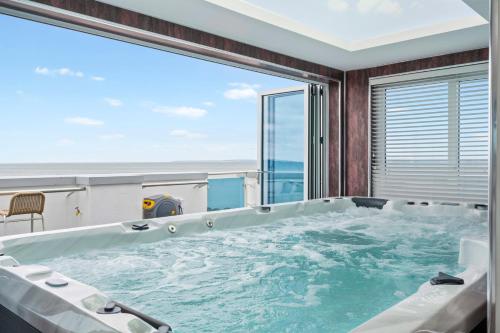 Φωτογραφία από το άλμπουμ του The Penthouse - Marine House σε Lymington